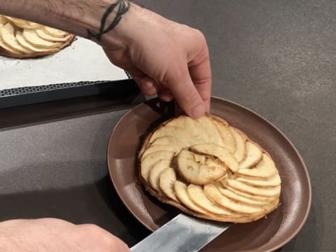 Tarte aux pommes fine et croustillante - Marie Food Tips