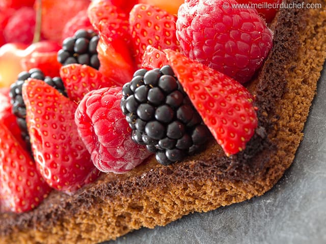 Tarte aux fruits rouges sur son sablé Breton et sa crème d'amandes