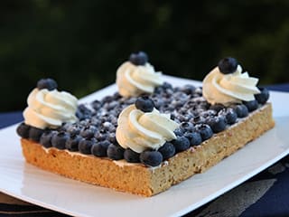 Tarte aux myrtilles fraîches et chantilly