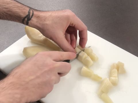 Poire coupée en cubes