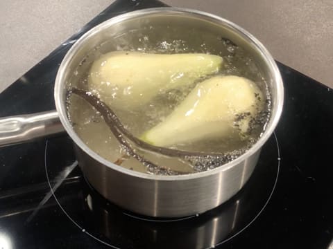 Cuisson poires dans casserole