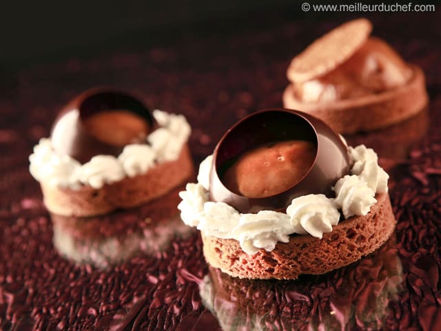 Tartelette Aux Pommes Facon Speculoos Et Dome En Chocolat Notre Recette Avec Photos Meilleur Du Chef