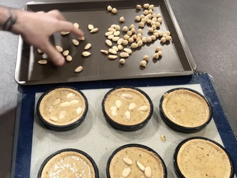 Amandes dans fonds de tarte