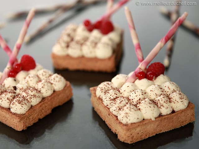 Tartelette Au Chocolat Blanc Praline Et Compotee De Fruits Rouges