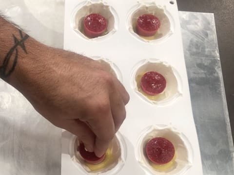 Tartelette citron/yuzu, cœur de framboise - 66