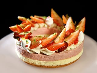 La fraise Gariguette en tartelette contemporaine, saveurs citron et Yuzu