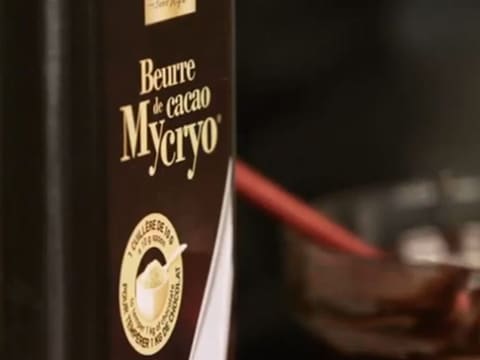 Tempérage du chocolat de couverture noir (méthode au beurre de cacao Mycryo) - 4