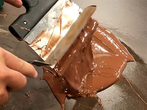 Tempérage du chocolat de couverture lait (méthode traditionnelle) - 12