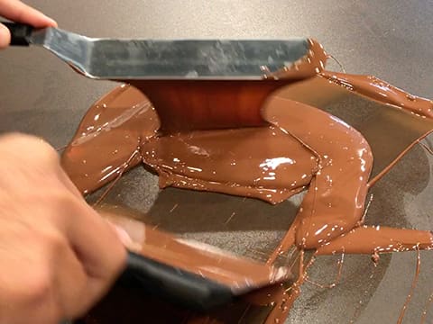 Tempérage du chocolat de couverture lait (méthode traditionnelle) - Fiche  recette illustrée - Meilleur du Chef