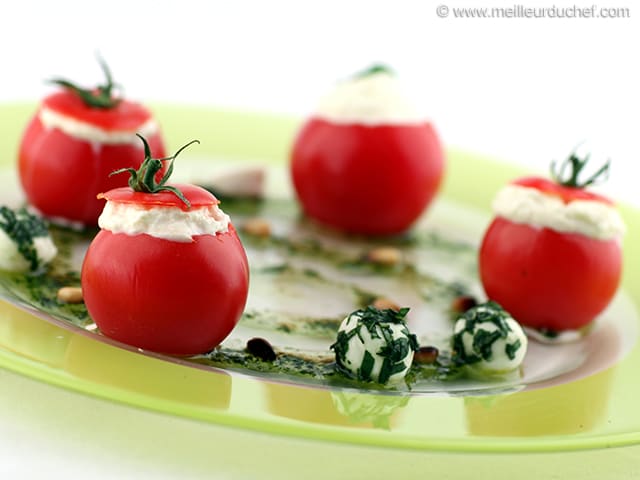 Tomates cocktail en espuma de mozzarella et son pesto