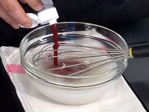 Verrine de fruits frais, meringue et sorbet glacé aux fruits rouges - 10