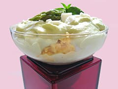 Verrine d'œufs mimosa et son espuma d'asperge