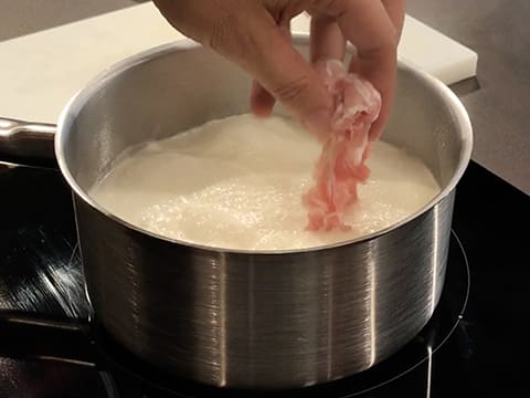 Verrine de velouté de potiron, chantilly au lard fumé et truffe noire - 4