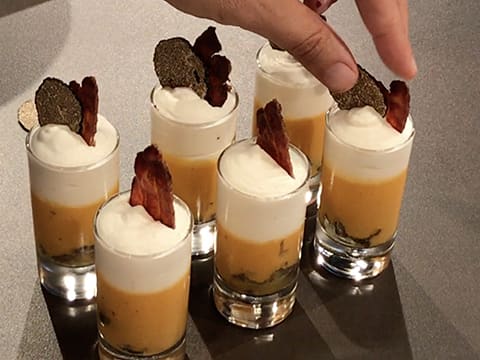 Verrine de velouté de potiron, chantilly au lard fumé et truffe noire - 53