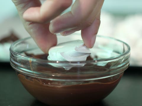 Verrine de sorbet ananas/coco et meringuettes chocolatées - 9