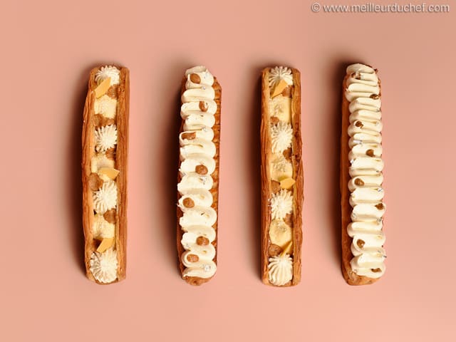 Viennoiserie en barre fourrée au chocolat blond, praliné vanille et chantilly