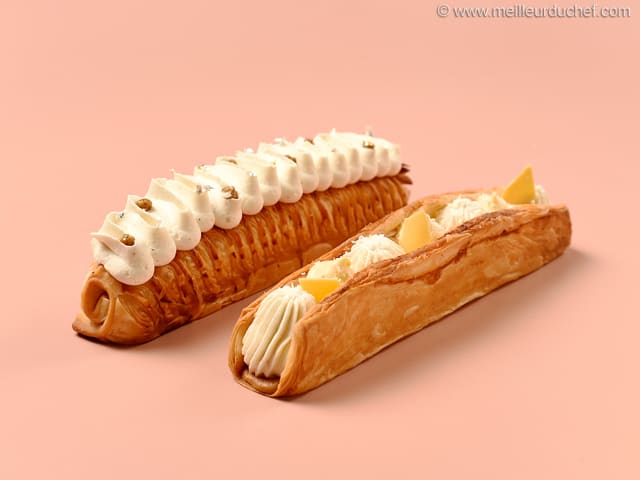 Viennoiserie en barre fourrée au chocolat blond, praliné vanille et chantilly