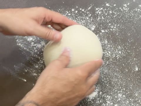 Viennoiserie en barre fourrée au chocolat blond, praliné vanille et chantilly - 28