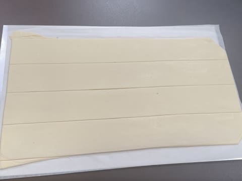 Viennoiserie en barre fourrée au chocolat blond, praliné vanille et chantilly - 43