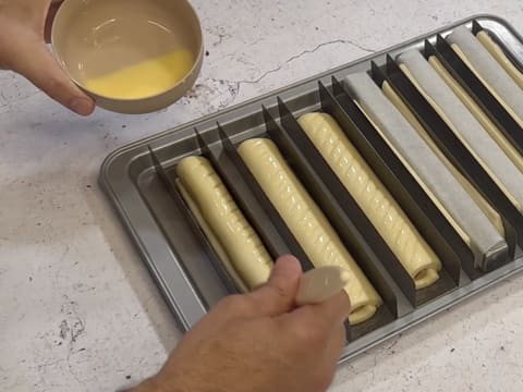 Viennoiserie en barre fourrée au chocolat blond, praliné vanille et chantilly - 61