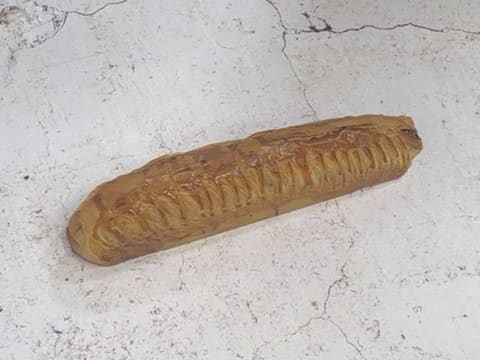 Viennoiserie en barre fourrée au chocolat blond, praliné vanille et chantilly - 67