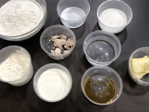 Viennoiseries en barre fourrées aux fruits exotiques et praliné coco - 1