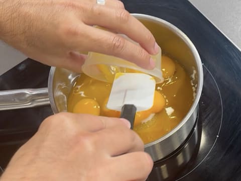 Viennoiseries en barre fourrées aux fruits exotiques et praliné coco - 54