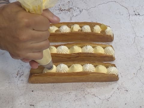 Viennoiseries en barre fourrées aux fruits exotiques et praliné coco - 83