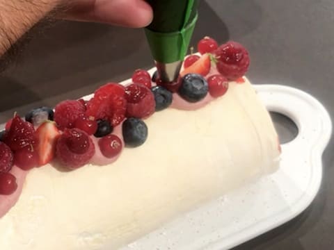 Mascarpone & Red Berry Bûche de Noël - 75