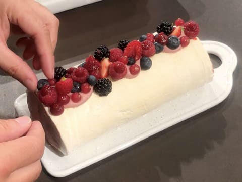 Mascarpone & Red Berry Bûche de Noël - Illustrated recipe - Meilleur du Chef