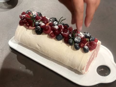 Mascarpone & Red Berry Bûche de Noël - 78