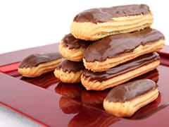 https://files.meilleurduchef.com/mdc/photo/recipe/chocolate-eclairs/chocolate-eclairs-240.jpg