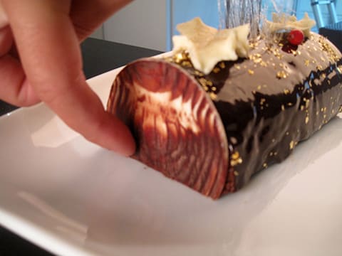 Ice Cream Yule Log, Baroque Finish - Illustrated recipe - Meilleur du Chef