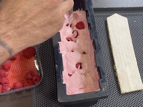 Raspberry & Pistachio Christmas Yule Log - 57