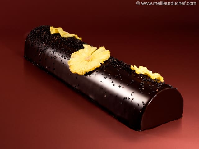 Pineapple, Coconut & Black Sesame Praline Christmas Yule Log