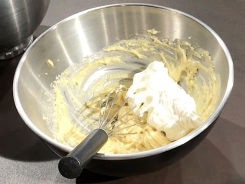 Add some whipped cream to the cooked cream