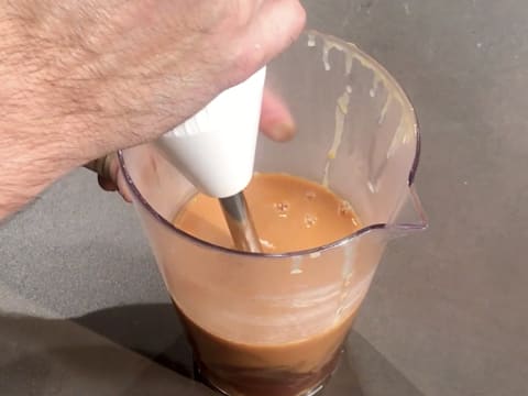 Pour the caramel in a deep jug and mix with a hand blender