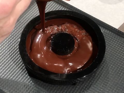 Cover the chocolate biscuit with the ganache in the silicone mould