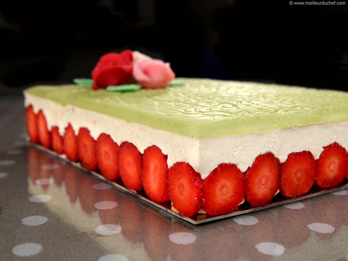 Strawberry Fraisier Cake | bakewithlove
