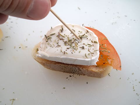 Fresh goat cheese and tomate tapas - 8