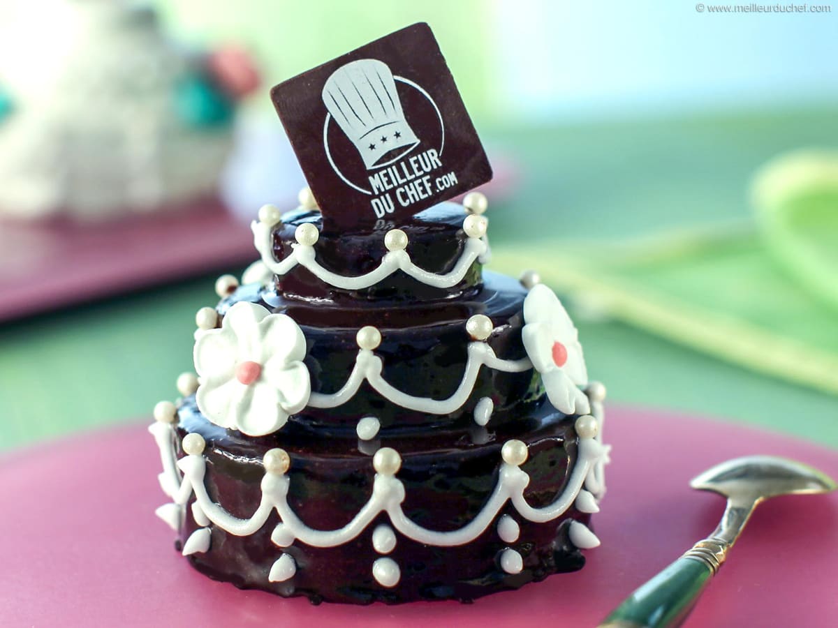 Hazelnut & Chocolate Mini Wedding Cakes - Illustrated recipe - Meilleur du  Chef