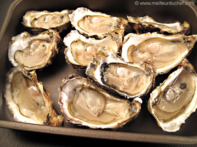 How to shuck oysters