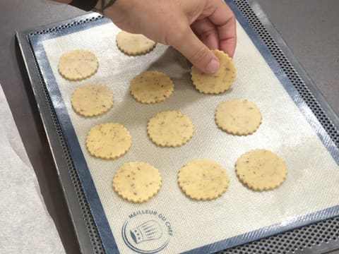 Raspberry Linzer Cookies - 32