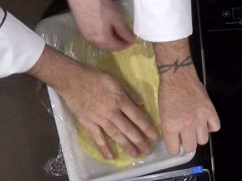 Cover the pastry cream with cling film