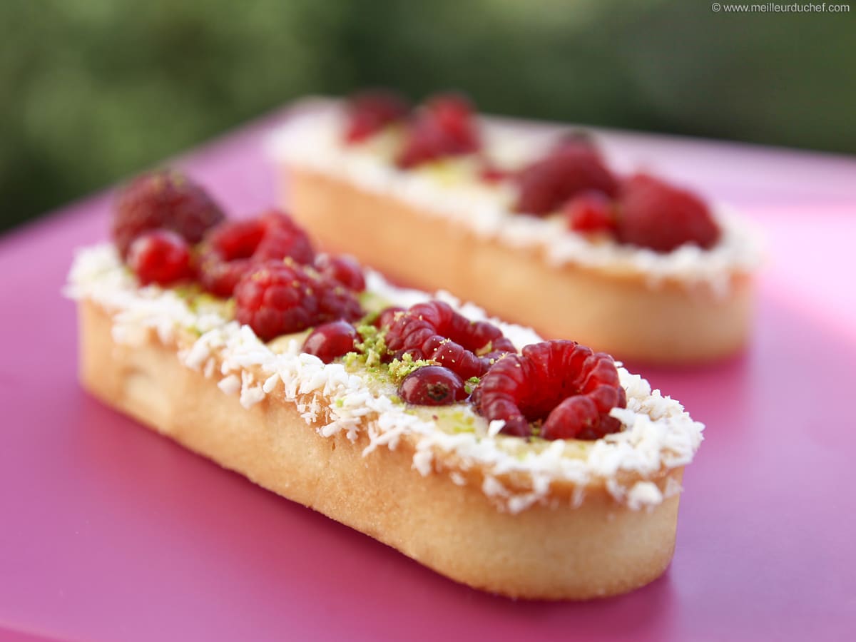 Image of Oval fruit tart