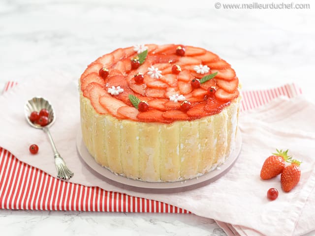 https://files.meilleurduchef.com/mdc/photo/recipe/strawberry-charlotte/strawberry-charlotte-640.jpg