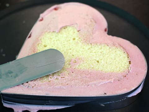 Strawberry Mousse Heart - 40