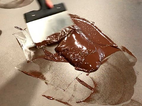 Tempering dark chocolate couverture (traditional method) - 10