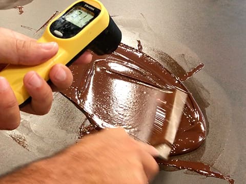 Tempering dark chocolate couverture (traditional method) - 13