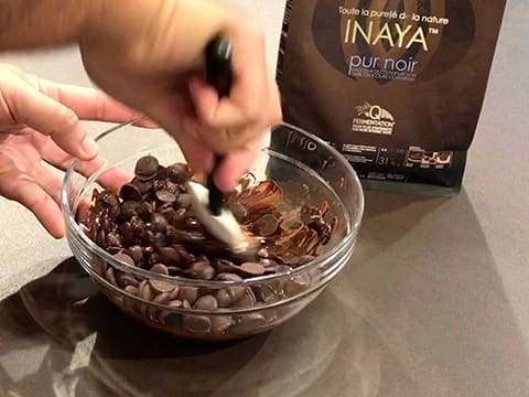 Tempering dark chocolate couverture (traditional method) - 2